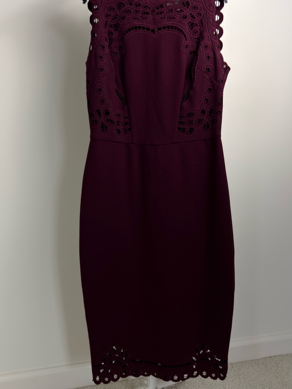 TED BAKER Burgundy Cutout Lace Sheath Dress Sz 1 / US 4 - Picture 4 of 14